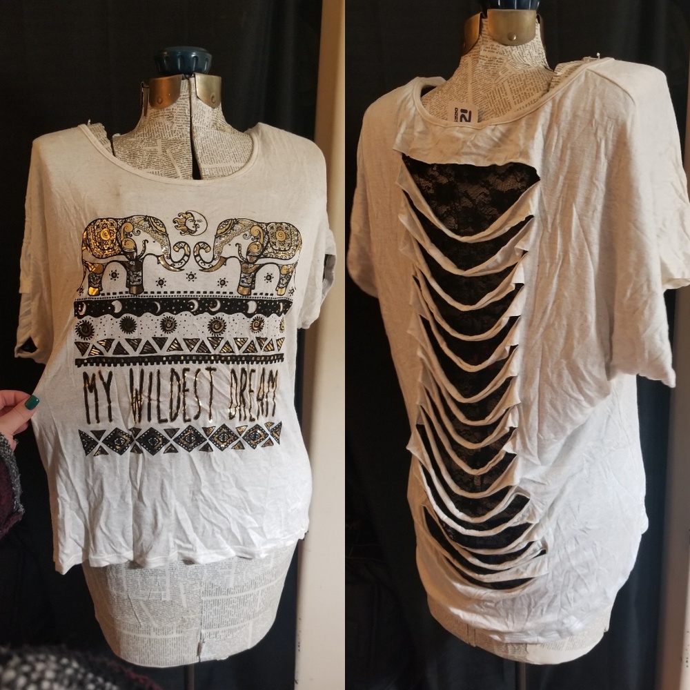 XL elephant tee w/ lace